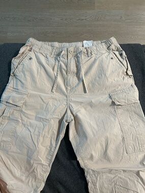 H&M Men's Cargo Shorts in Light Tan